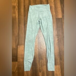 ONE Green Textured Full-Length Leggings for Comfort